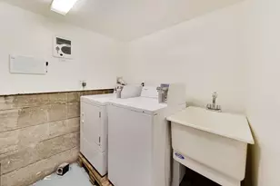 2102 W Belle Plaine Ave, Chicago, IL 60618 - Photo 57