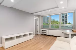 88 W Schiller St, Chicago, IL 60610 - Photo 5