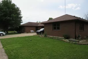 301-303 Carriage Dr, Morris, IL 60450 - Photo 7