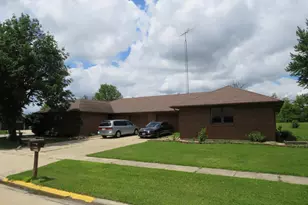 301-303 Carriage Dr, Morris, IL 60450 - Photo 9