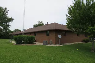 301-303 Carriage Dr, Morris, IL 60450 - Photo 5