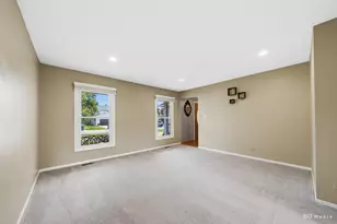 846 Pheasant Walk Dr, Schaumburg, IL 60193 - Photo 9