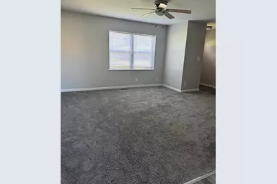 685 Old Indian Trail #685, Aurora, IL 60506 - Photo 3
