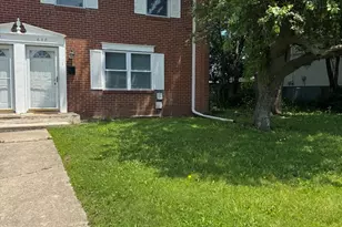 685 Old Indian Trail, Aurora, IL 60506 - Photo 1