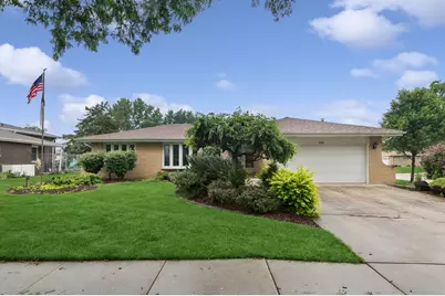 336 79th Avenue, Willowbrook, IL 60527 - Photo 1