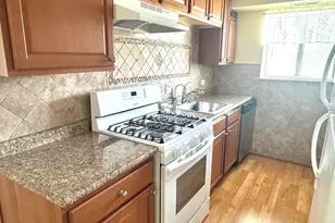 1460 Fairlane Dr, Schaumburg, IL 60193 - Photo 5