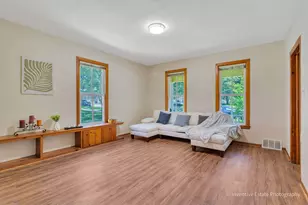 15 N Brainard St, Naperville, IL 60540 - Photo 5