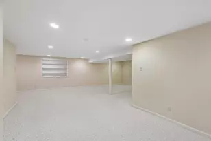 2109 N Charter Point Dr, Arlington Heights, IL 60004 - Photo 33