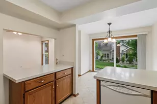 2109 N Charter Point Dr, Arlington Heights, IL 60004 - Photo 9