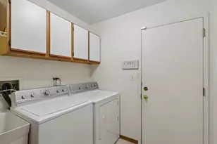 2109 N Charter Point Dr, Arlington Heights, IL 60004 - Photo 25