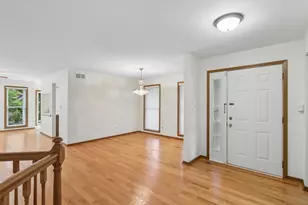 2109 N Charter Point Dr, Arlington Heights, IL 60004 - Photo 17