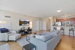 757 N Orleans St, Chicago, IL 60654 - Photo 3