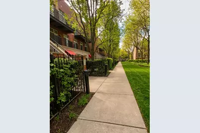 1033 E 46th Street #406, Chicago, IL 60653 - Photo 1
