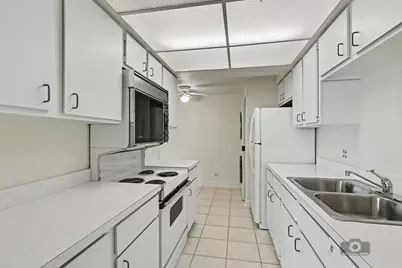 6340 Americana Drive #214, Willowbrook, IL 60527 - Photo 11