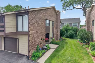 1 W Boulder Ct, Palos Hills, IL 60465 - Photo 1