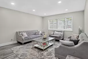 9447 Meadow Ln, Des Plaines, IL 60016 - Photo 3