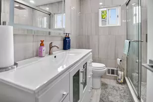 9447 Meadow Ln, Des Plaines, IL 60016 - Photo 13