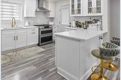 9447 Meadow Lane, Des Plaines, IL 60016 - Photo 7