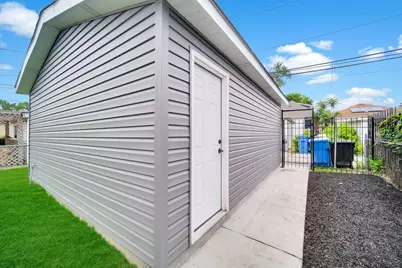 9420 S Saint Lawrence Avenue, Chicago, IL 60619 - Photo 33