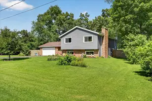 13837 Beaver Dr, Roscoe, IL 61073 - Photo 3