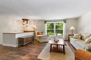 101 S Cedarcrest Dr, Schaumburg, IL 60193 - Photo 5