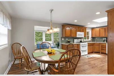 101 S Cedarcrest Drive, Schaumburg, IL 60193 - Photo 9