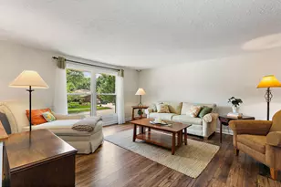101 S Cedarcrest Dr, Schaumburg, IL 60193 - Photo 7
