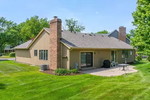 674 Honeysuckle Dr, Naperville, IL 60540 - Photo 37