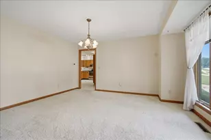 2 Stetson Dr, Bloomington, IL 61701 - Photo 7