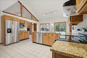 2 Stetson Dr, Bloomington, IL 61701 - Photo 11