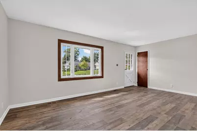 527 Sherwood Drive, Streamwood, IL 60107 - Photo 5