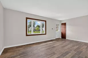 527 Sherwood Dr, Streamwood, IL 60107 - Photo 5