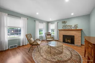157 S Rosedale Ave, Aurora, IL 60506 - Photo 3
