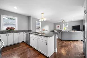 157 S Rosedale Ave, Aurora, IL 60506 - Photo 9