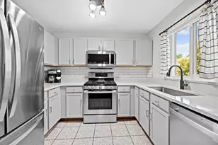 2625 Woodmere Dr, Darien, IL 60561 - Photo 11