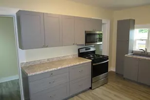 104 Grant St, Harvard, IL 60033 - Photo 5