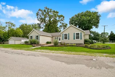 295 N 1st Avenue, Coal City, IL 60416 - Photo 1