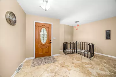 2202 Country Knoll Lane, Elgin, IL 60123 - Photo 3
