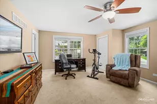 2202 Country Knoll Ln, Elgin, IL 60123 - Photo 17