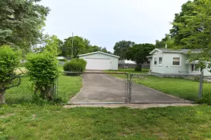 11 E Woodlawn St, Danville, IL 61832 - Photo 5