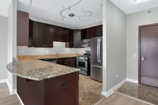 33 W Ontario St, Chicago, IL 60654 - Photo 5