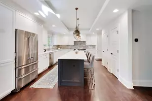 35 Windsor Dr, Oak Brook, IL 60523 - Photo 9
