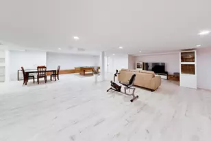 35 Windsor Dr, Oak Brook, IL 60523 - Photo 21