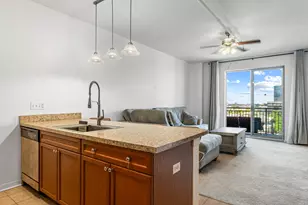 437 W Division St, Chicago, IL 60610 - Photo 5