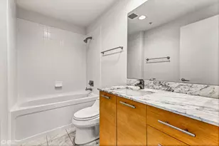 240 E Illinois St, Chicago, IL 60611 - Photo 21
