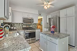 303 Galvin Pkwy, Harvard, IL 60033 - Photo 13