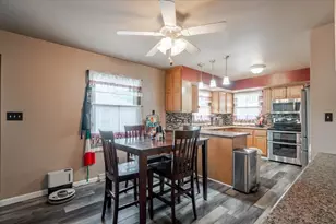1222 S Mason St, Bloomington, IL 61701 - Photo 9