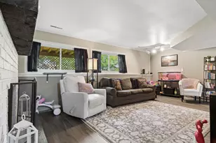930 Camelot Dr, Crystal Lake, IL 60014 - Photo 11