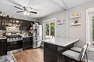 930 Camelot Dr, Crystal Lake, IL 60014 - Photo 9