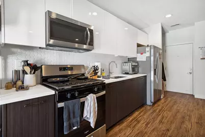 1045 W Cornelia Avenue #404, Chicago, IL 60657 - Photo 5